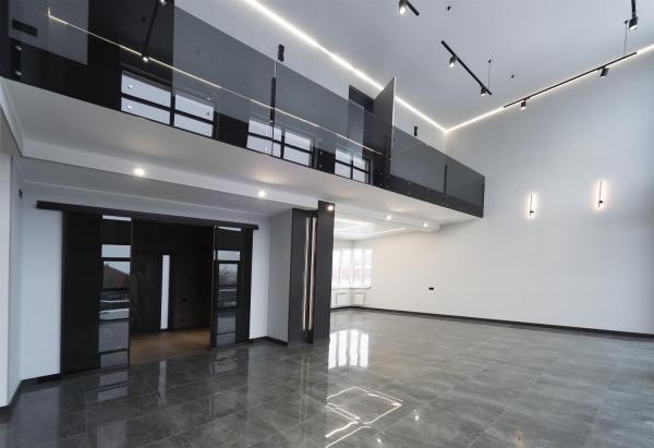 Предложение от собственника!     Продается новый двухэтажный дом площадью 300 м2 в 4 км.     от МКАД! — фото 2